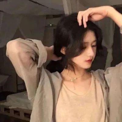 吉普车中的四人